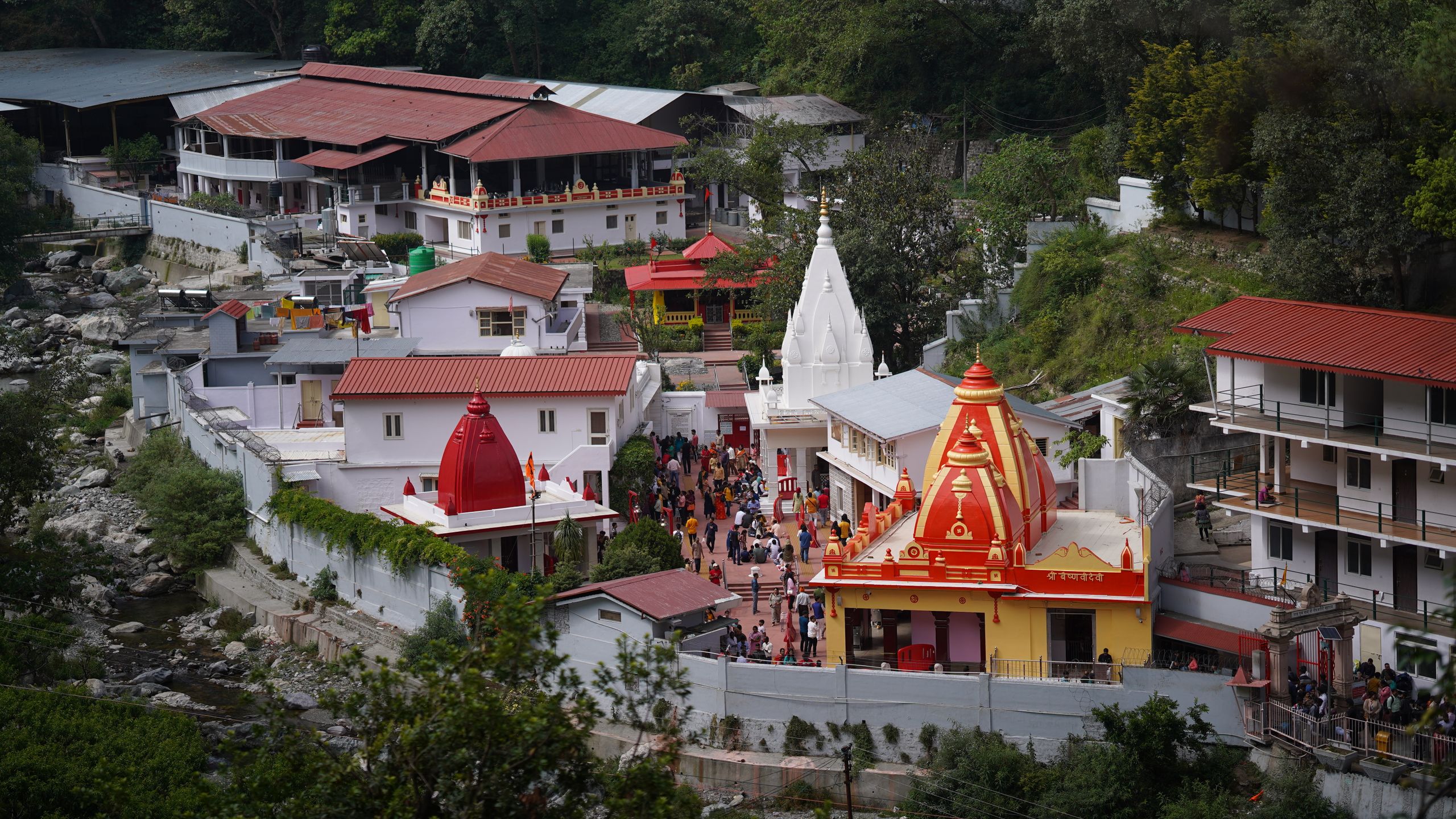 the famous Kainchi Dham Temple